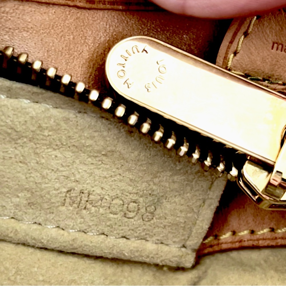 LOUIS VUITTON Boetie Shoulder Bag - Picture 13 of 13